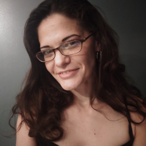 Meet your Posher, Chrissy - Picture 2 of 10